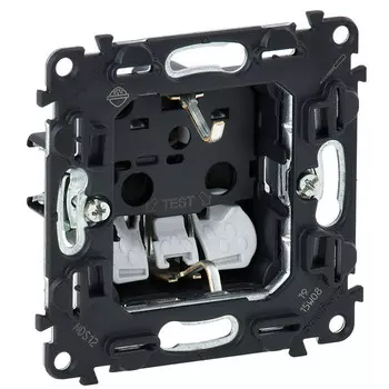 Механизм розетки Legrand Valena In'matic 753030 одноместный с заземлением и защитными шторками черный