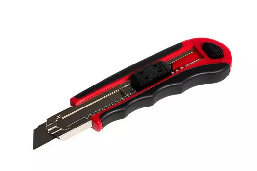 Нож строительный сегментный Universe лезвие 18 мм