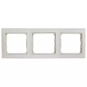 Рамка трехместная 774453 LeGrand Valena цвет белый