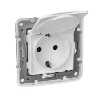 Розетка с заземлением LeGrand Etika IP44 белая