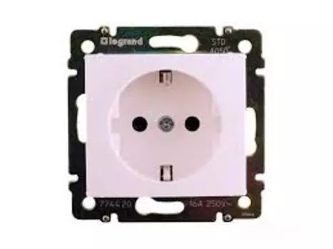 Розетка влагозащищенная LeGrand Valena с заземлением белый IP20