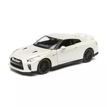 Bburago Машинка металлическая 2017 Nissan GT-R, 1:24, белый металлик