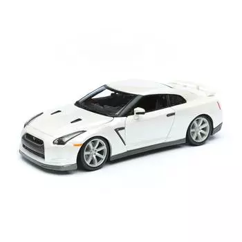 Bburago Машинка металлическая Nissan GT-R R35, 1:18, белый