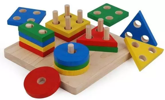 PLAN TOYS Сортер Доска с геометрическими фигурами