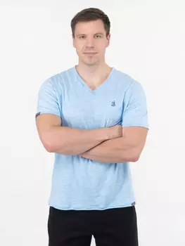Мужская футболка «Великоросс» небесно-голубого цвета V ворот