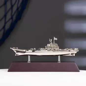 Сувенирная модель корабля металлическая