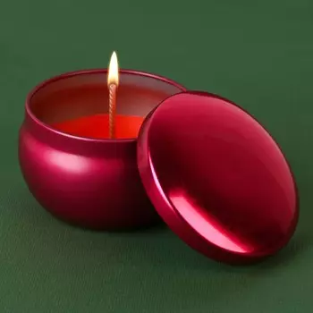 Новогодняя свеча в железной банке