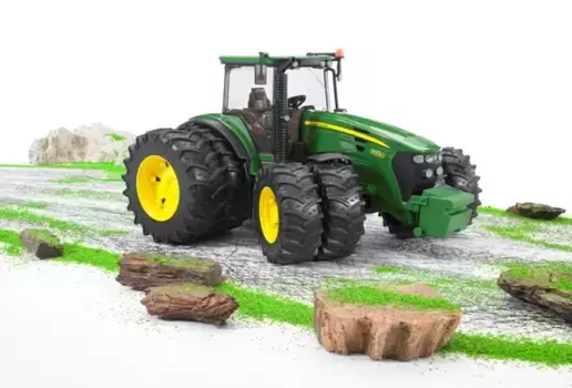 Bruder Трактор с двойными колёсами John Deere 7930