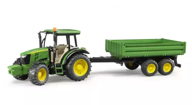 Трактор John Deere 5115M с прицепом