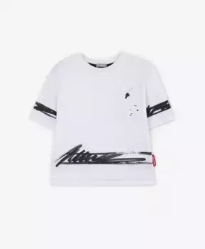 Футболка с фактурным принтом белая для мальчика Gulliver (104)