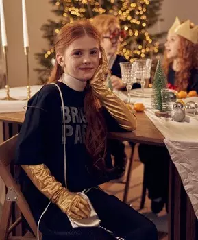 Футболка с коротким рукавом, с блестящим принтом и вставкой-сеткой черная для девочки Button Blue