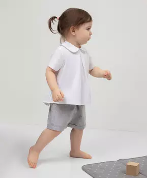 Футболка трапециевидного силуэта с круглым текстильным воротником белая для девочки Gulliver (68-46)