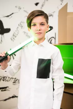 Рубашка с удлиненной линией спинки с принтовыми элементами белая Gulliver