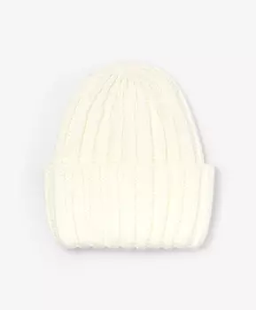 Шапка вязаная молочного цвета GLVR