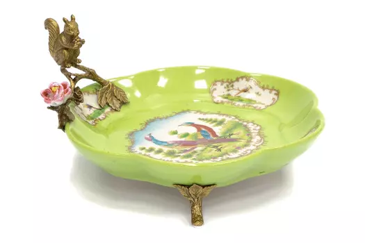 Декоративное блюдо с белкой