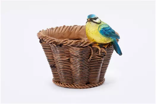 Кашпо Синичка на плетёной корзинке