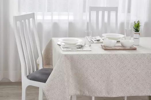 Скатерть Дубрава