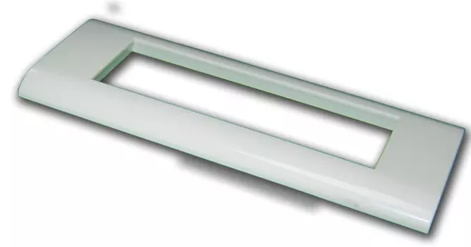 Пластиковая накладка на цоколь, 135x45, белая (LAN-FR45x135-WH)