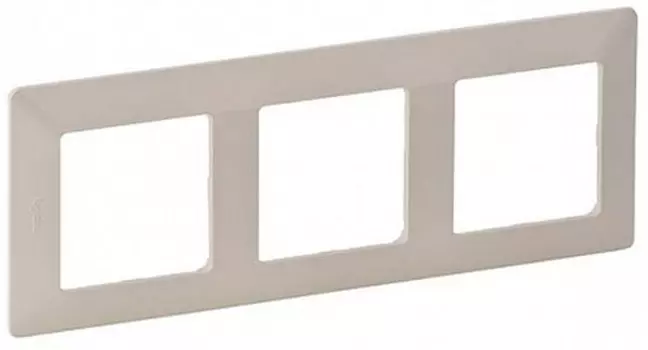 Valena LIFE. Рамка "Слоновая кость". 3-постовая универсальная Legrand 754043