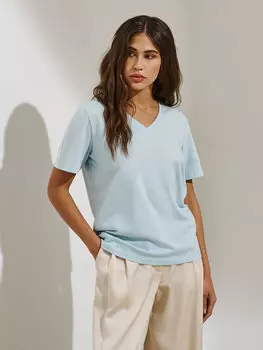 Футболка с V-образным вырезом