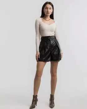Кожаные шорты с декоративными защипами (S)
