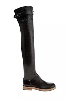 Ботфорты из перфорированной кожи с заклепками в байкерском стиле