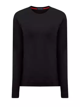 Минималистичный лонгслив с вышитым логотипом в тон