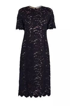 Платье приталенного кроя из ажурного кружева с цветочным орнаментом