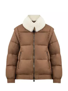 Пуховый бомбер с воротом из овчины и съемными рукавами