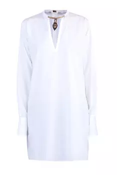 Удлиненная блуза с массивным колье и V-образным декольте