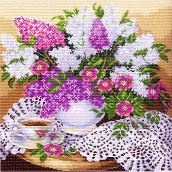 1276 Канва с рисунком Матренин посад 'Сирень в вазе' 34*34см (41*41см)