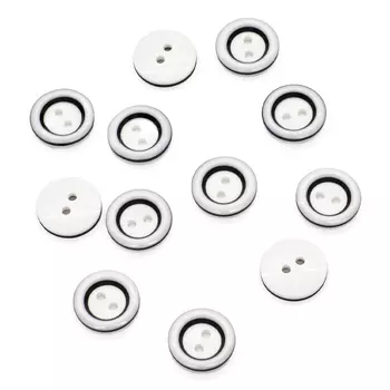 4443, Пуговицы. Белые стены