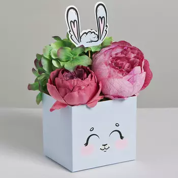 4627890 Коробка для цветов с топперами 'Зайчик', 10*10*12см