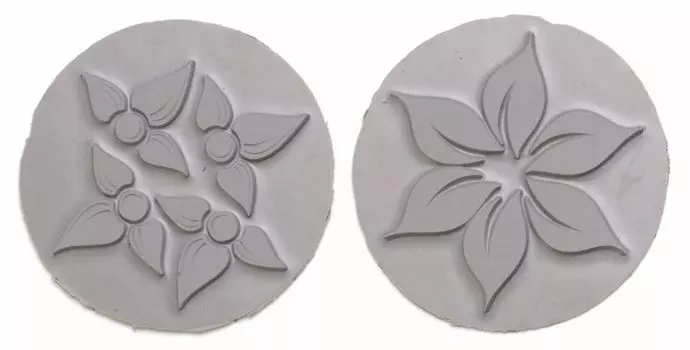 61600437 Вкладыш в круглую форму для мыловарения,цветок,2шт. Glorex