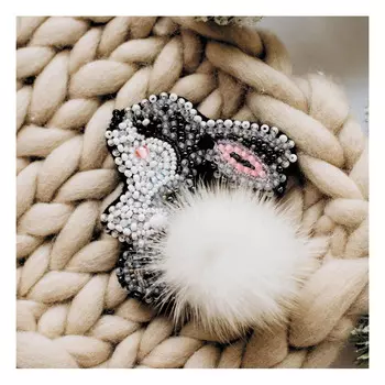 АД-026 Набор для вышивки бисером украшения на натур. художественном холсте 'Зайка'6,7*5,9см