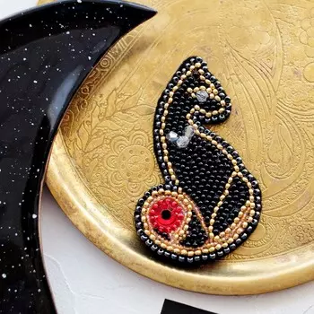 АД-048 Набор для вышивки бисером украшения на натур. художественном холсте 'Леди' 4,5*7,0см