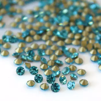 Стразы конусовидные риволи 2,5мм, ss8, 6гр./упак (стекло) (202)