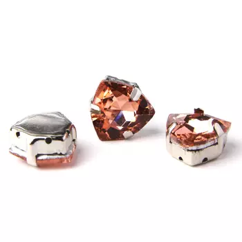 ТЦ005НН12 Хрустальные стразы в цапах треугольные (серебро) персиковый 12мм, 3шт/упак Astra&amp;Craft
