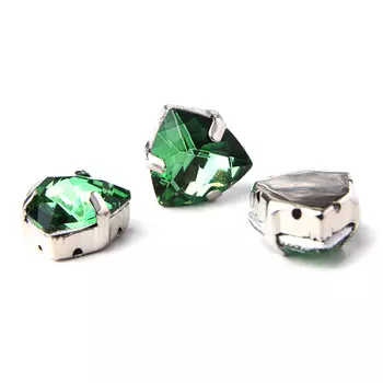 ТЦ008НН12 Хрустальные стразы в цапах треугольные (серебро) изумрудный 12мм, 3шт/упак Astra&amp;Craft