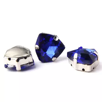 ТЦ011НН12 Хрустальные стразы в цапах треугольные (серебро) сапфир 12мм, 3шт/упак Astra&amp;Craft