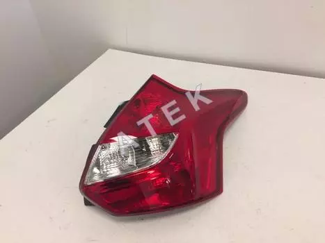 ФОНАРЬ ПРАВЫЙ(5 ДВ.) FOCUS 12(HATCHBACK)