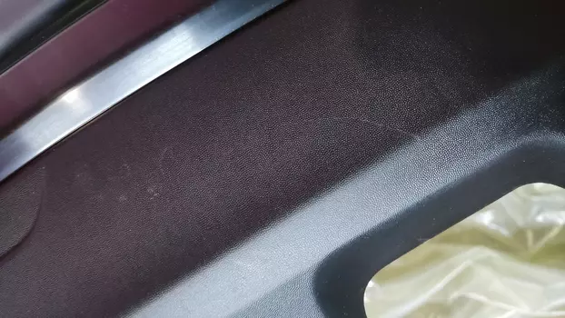 УЦЕНКА,БАМПЕР 2190 ЗАДНИЙ С ПАРКТРОНИКОМ И ПОД ОКРАС 2017Г,ЦАРАПИНА НА СТРУКТУРЕ