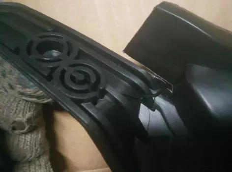 УЦЕНКА,ФАРА KIA RIO 15- LH ЛИНЗА ST-223-11R3L,ТРЕСНУТ КРЕПЕЖ