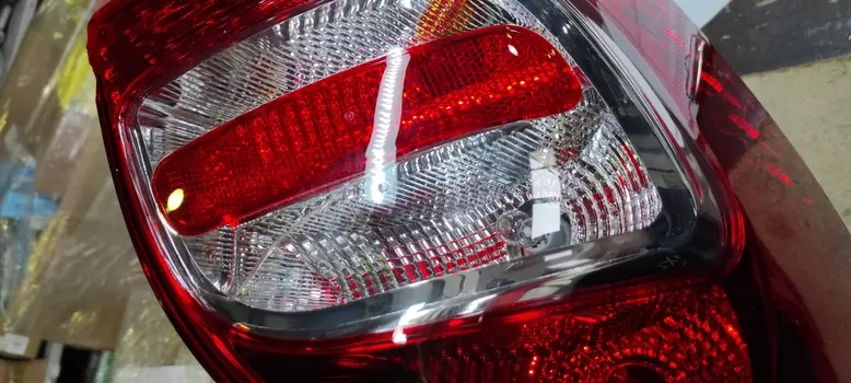 УЦЕНКА, ФОНАРЬ ЗАД R VESTA, СКОЛ, ТРЕЩИНА