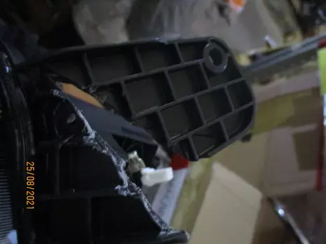 УЦЕНКА, ГАЛОГЕНОВАЯ ФАРА, СЛОМАНО КРЕПЛЕНИЕ