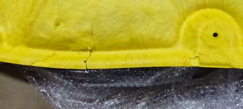 УЦЕНКА, ИЗОЛЯТОР КАПОТА, ЗАЛОМ