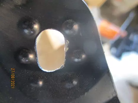 УЦЕНКА, КРЫЛО, НЕЗНАЧИТЕЛЬНЫЕ СЛЕДЫ УСТАНОВКИ