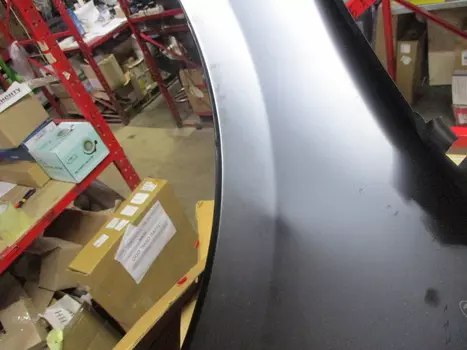 УЦЕНКА,КРЫЛО ПЕРЕДНЕЕ ЛЕВОЕ С ОТВЕРСТИЕМ РЕШЕТКИ 16-,ВМЯТИНА