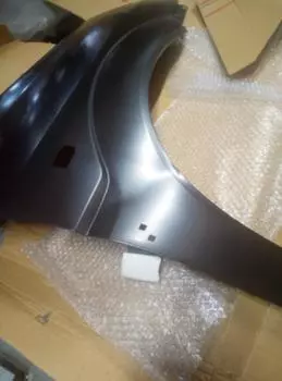 УЦЕНКА,КРЫЛО ПЕРЕДНЕЕ ЛЕВОЕ С ОТВЕРСТИЕМ,ЗАМЯТИЕ