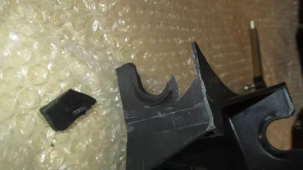 УЦЕНКА, КУЛИСА КПП, СЛОМАНО КРЕПЛЕНИЕ